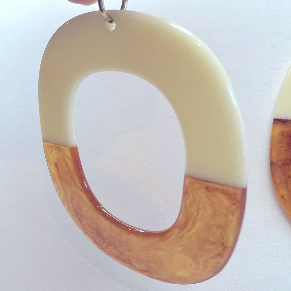 J021. Color-blocked Two Tone Oval Hoops w/ Gold Hardware Post backs - Picture 6 of 6